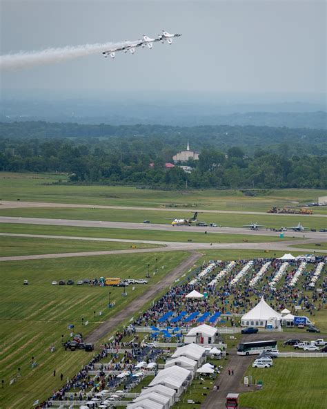 Dayton airshow - The U.S. Air Force Thunderbirds closed out the 49th annual CenterPoint Energy Dayton Air Show Sunday afternoon. The Thunderbirds were among the featured performers at this year’s show. NewsCenter 7′s Taylor Robertson spent Sunday afternoon there and a quick rain shower did not stop people from …